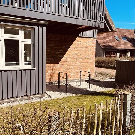 Friesia Urlaub Unterm Reetdach Fuer 4 Pers Terrasse Garten 2 Sz Борн Екстериор снимка
